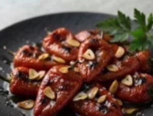 Pimientos del piquillo asados con ajo laminado